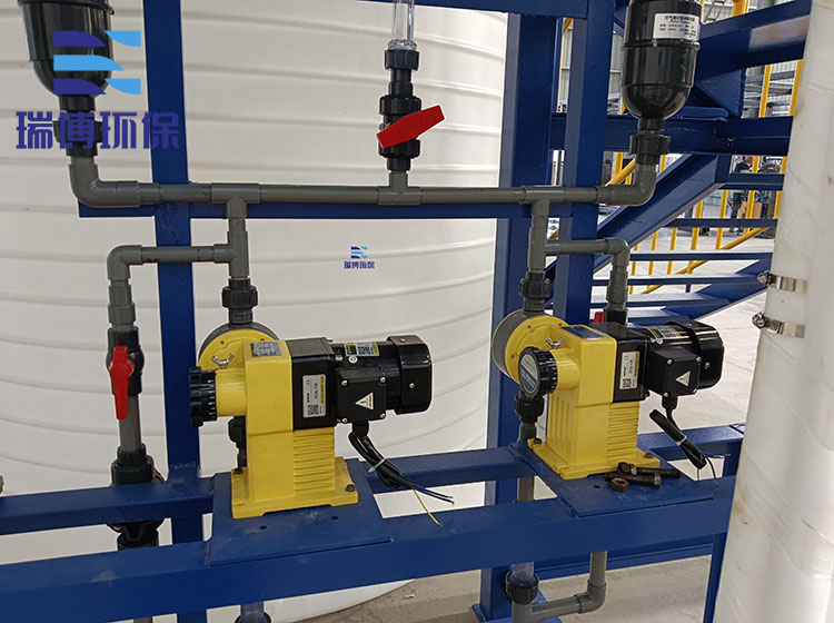 污泥破壁劑投藥設(shè)備循環(huán)水加藥裝置｜工業(yè)污水｜緩釋阻垢劑｜酸堿PH｜反滲透｜水處理自動(dòng)加藥裝置廠家加藥系統(tǒng)圖