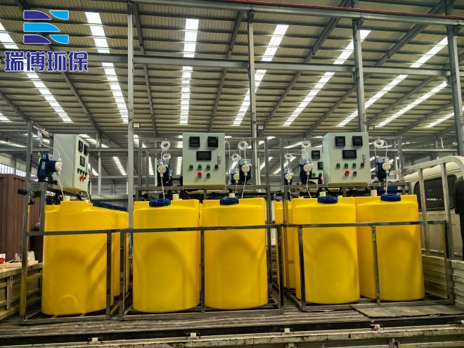 循環(huán)水加藥系統(tǒng)運(yùn)行成本剖析|循環(huán)水｜污水｜水處理系統(tǒng)｜PAM|PAC|絮凝劑｜酸堿｜全自動(dòng)加藥裝置｜三箱設(shè)備｜廠家｜加工現(xiàn)場圖