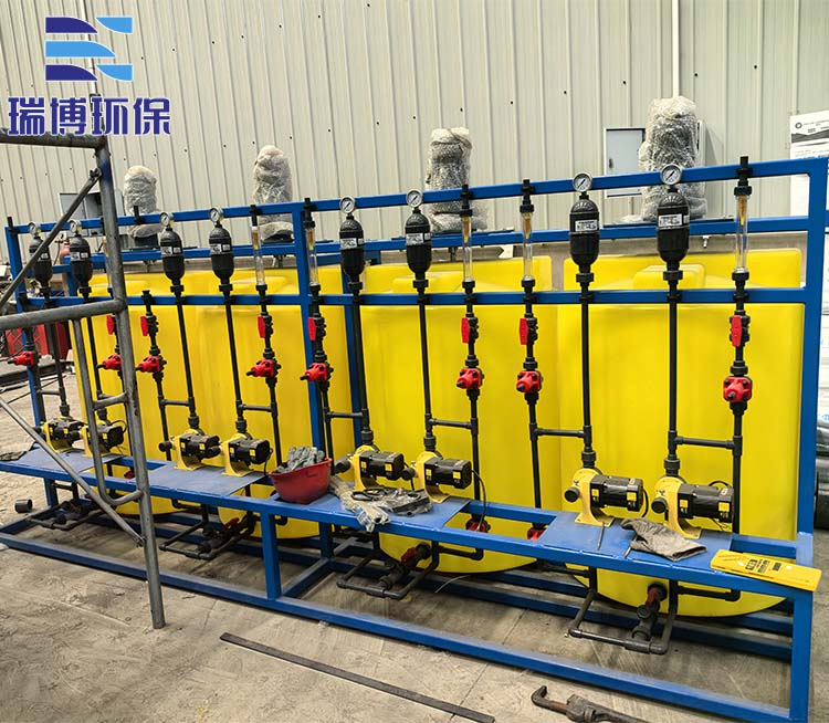 循環(huán)水加藥設(shè)備_自動加藥裝置廠家現(xiàn)場圖