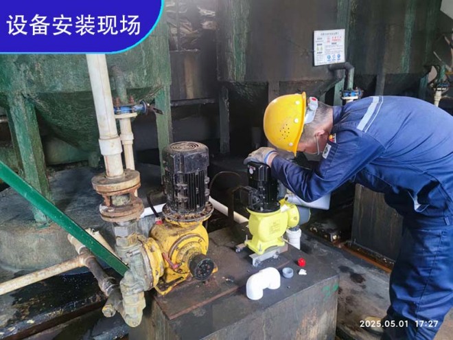 全自動(dòng)加藥裝置_PAC_PAM絮凝劑__三箱加藥設(shè)備_廠家圖