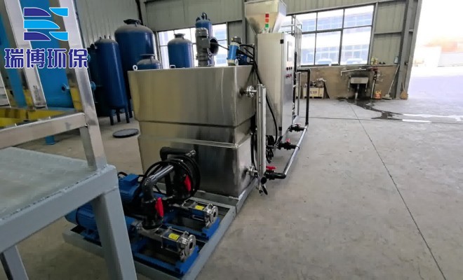 PAC加藥設(shè)備購(gòu)買指南_循環(huán)水處理_絮凝劑_加藥裝置廠家實(shí)拍圖